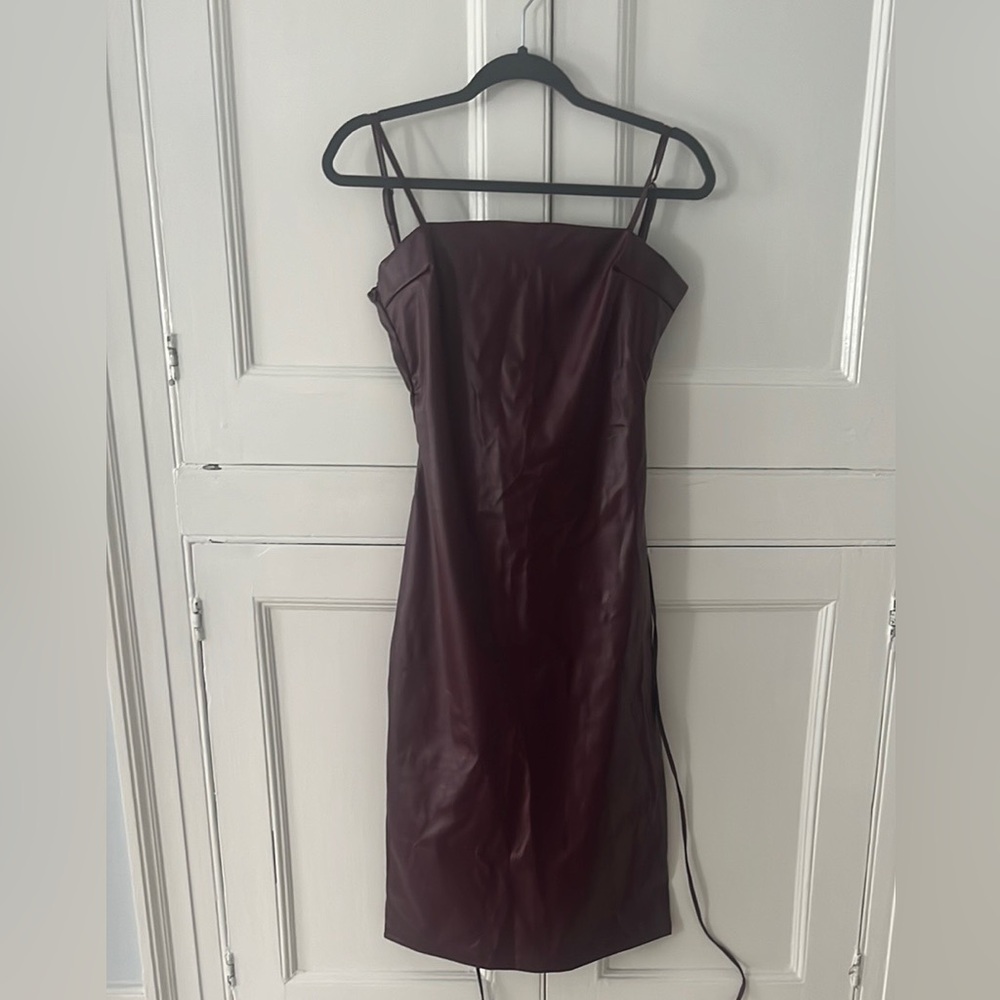Velluto Russo Elegant Burgundy Spaghetti Strap Dress